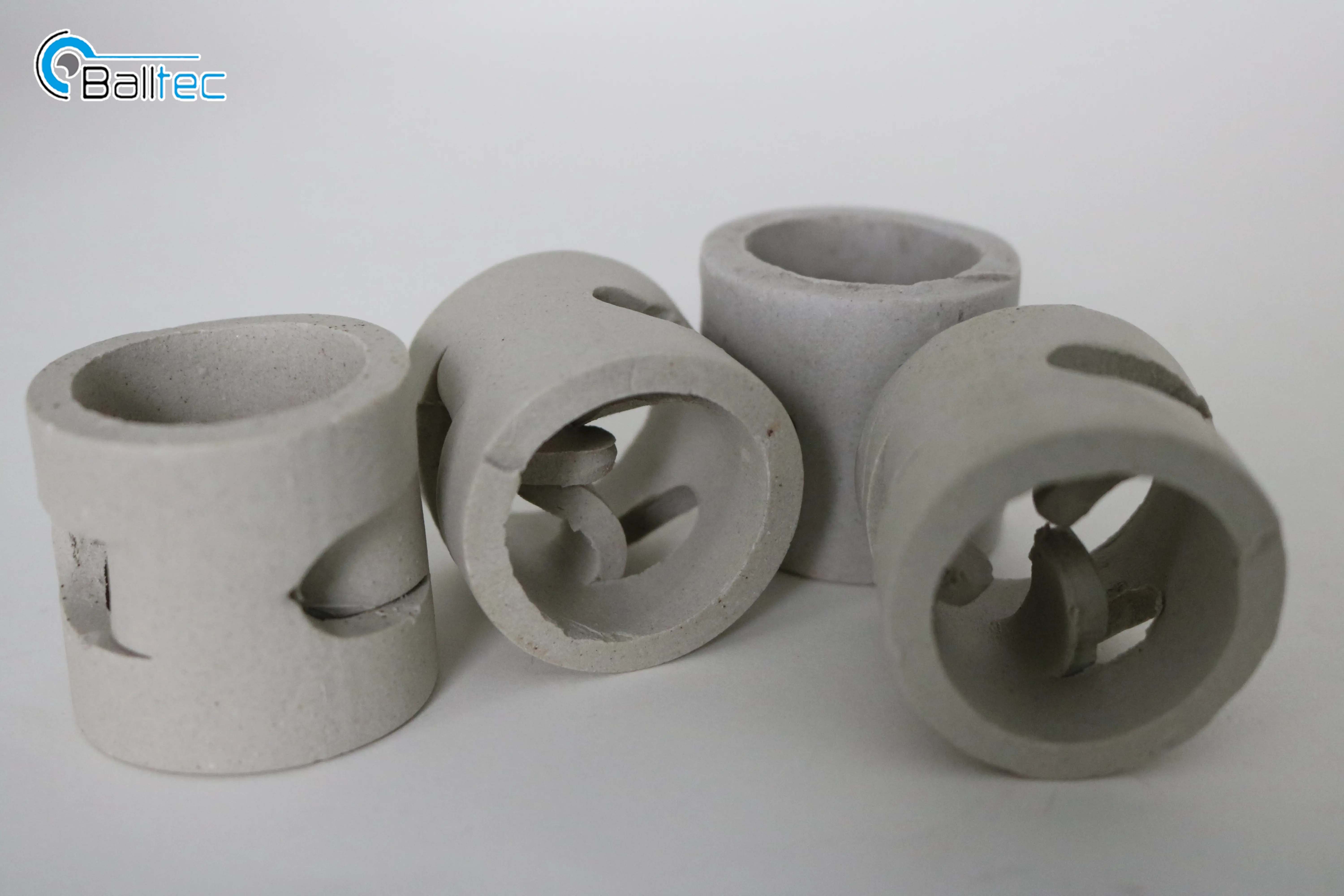 What are the applications of ceramic Pall rings?